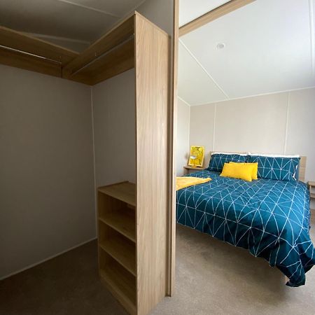 Verbzen Holiday Caravan At St Osyth Beach, Clacton-On-Sea By Verb Holidays Saint Osyth Exteriör bild