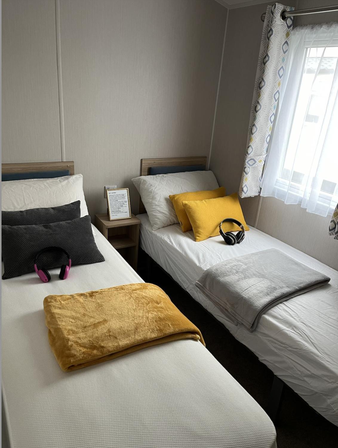 Verbzen Holiday Caravan At St Osyth Beach, Clacton-On-Sea By Verb Holidays Saint Osyth Exteriör bild